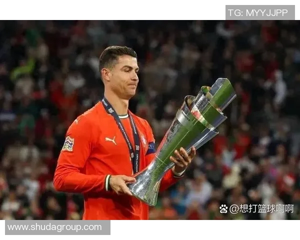 42号球星足球：探索他如何在绿茵场上书写传奇与荣耀